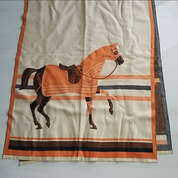 RESTOCKED! ⭕ 100% Cashmere Horse Scarf/ Shawl - Picture 3 of 3
